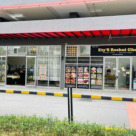 Rantissi Homestay The Zizz Damansara North Petaling Jaya Buitenkant foto