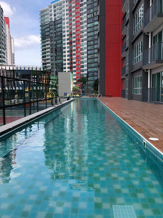 Rantissi Homestay The Zizz Damansara North Petaling Jaya Buitenkant foto