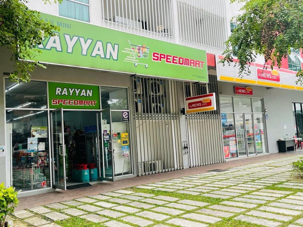 Rantissi Homestay The Zizz Damansara North Petaling Jaya Buitenkant foto